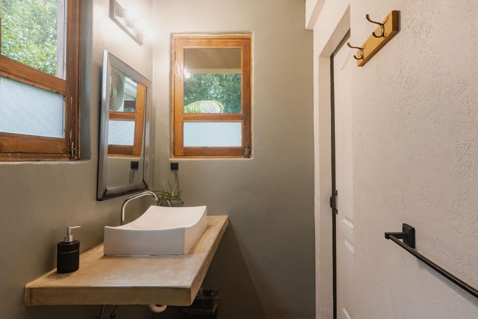 Venao Surf Lodge Плая Венао Екстериор снимка